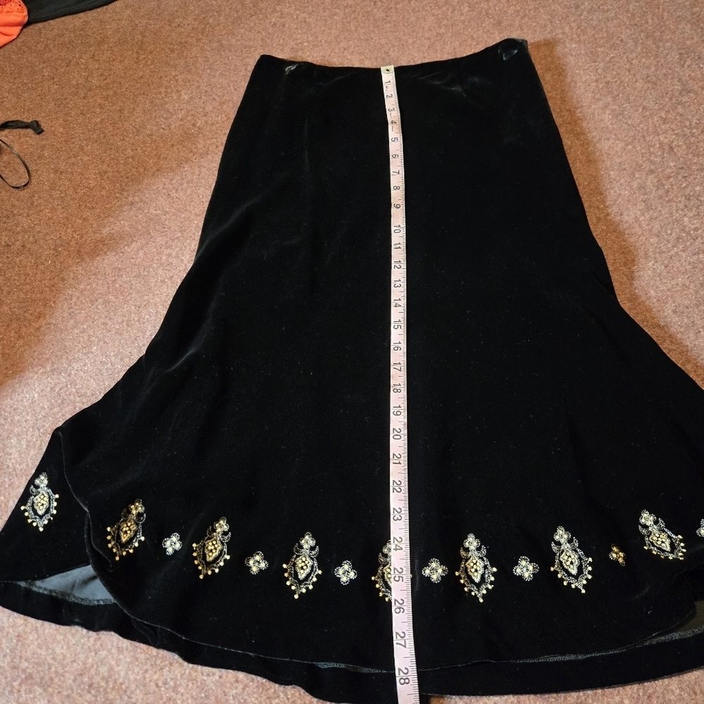 Trousers Etc Black Velvet Skirt With Embroidered Declas On Hem Size 4 - Picture 4 of 7
